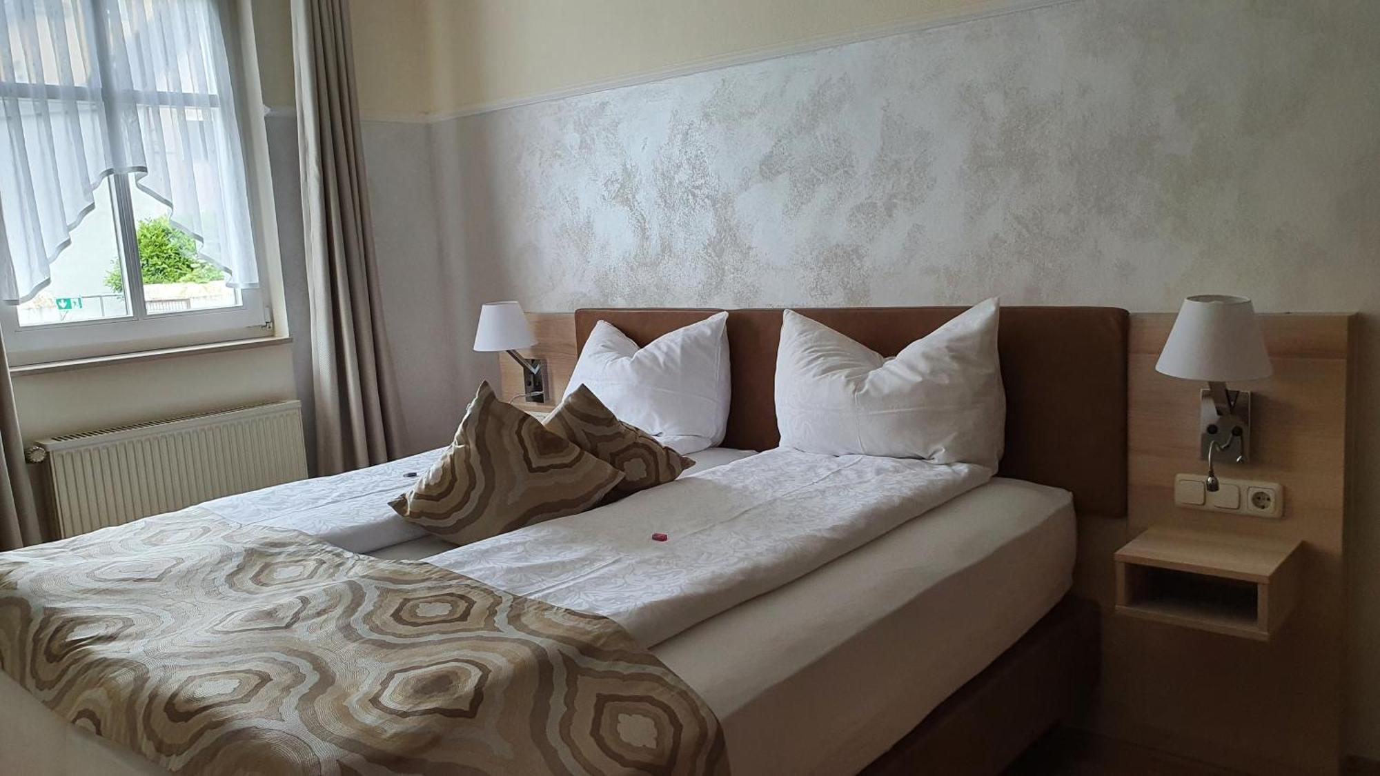 Hotel Zum Anker-Thulls Restaurant Neumagen-Dhron Dış mekan fotoğraf
